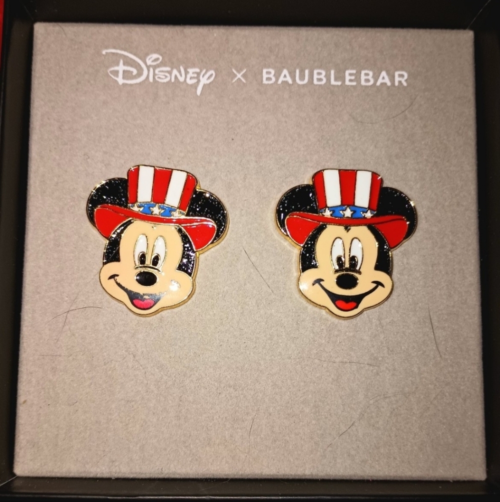 NWT DISNEY Mickey Mouse Patriotic Stud Earrings ❤️🤍💙